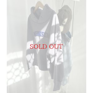 チャコールグレー