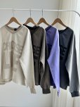 画像2: ●20日で締切●BIGロゴが可愛い【LIVEご紹介アイテム】●BIGロゴVネックトップス (2)