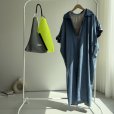 画像1: ◎タックスリーブが可愛い◎【5/20 LIVEご紹介アイテム】●タックスリーブデニムワンピ (1)