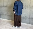 画像2: ●数量限定メーカーフリー枠解放●【5/26 LIVEご紹介アイテム】バックボタンデザインテンセルデニムシャツ（セットアップ可能） (2)