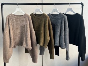 画像1: ●肩掛けしても可愛い!!デザイナーさんのこだわり詰まったニット●期間限定●ご予約ポイント対象【6/20 LIVEご紹介アイテム】ケーブルショートニット（ニット帽とセットアップ可能）＜予約/9-10＞