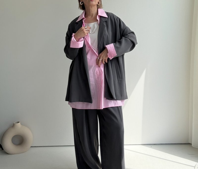 画像36: ●LAMERライブのマストアイテム◎激推し認定◎【LIVEご紹介アイテム】カーデの気軽さで羽織れちゃうジャケット!?●カーデライクオーバージャケット（ブラック/チャコール） (36)