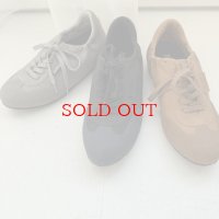 ●生産枠限り●期間限定掲載●【7/8ご紹介アイテム】大人のきれい目ワントーンスニーカー＜予約/8-9＞