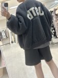 画像13: ●ご予約ポイント対象●期間限定掲載●【7/18 LIVEご紹介アイテム】バックロゴ刺繍ボアブルゾン＜予約/11＞