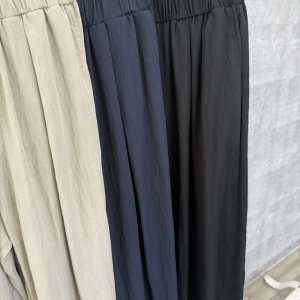 画像2: ●生産枠限り●晩夏〜秋に使える展示会シリーズ●【7/28 LIVEご紹介アイテム】しゃらしゃらタックボリュームパンツ（予約/8）