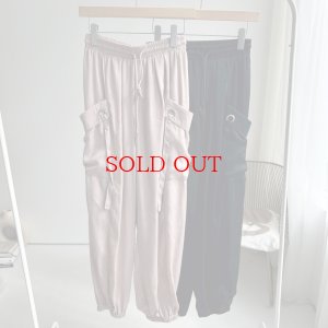 画像1: ●8/28の17時まで限定受注●Lさん、LLさんもOK◎大人気アイテム【8/27 LIVEアイテム】サテンカーゴパンツ