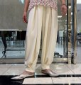 画像1: ●生産枠限り●期間限定掲載●ご予約10倍ポイント対象●【10/9 LIVEご紹介アイテム】タックデザインストレッチ樽パンツ（予約3） (1)