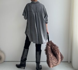 画像6: ●珍しいロング丈でレギンスやスキニー合わせにも◎【10/14 LIVEアイテム】テンセルデニムロングシャツ