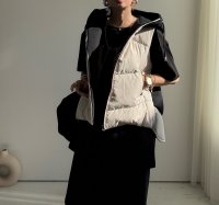 ●在庫限り●期間限定掲載●【10/14 LIVEご紹介アイテム】異素材ドッキングボンディングダウンベスト（メーカー確認後お取り寄せ）