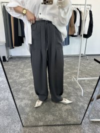 ●CYAN TOKYO●期間限定●ご予約5倍ポイント対象●【10/17 LIVEご紹介アイテム】ヘムタックグロッシーイージーパンツ(予約/2-3)