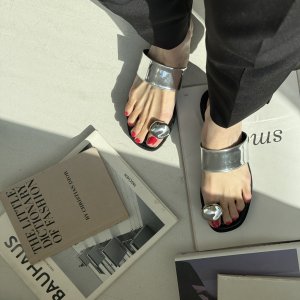 画像2: ●1〜2日で販売終了かも⁉︎●ご予約10倍ポイント対象●【11/5ご紹介アイテム】メタルプレートトングサンダル（予約/3-4）