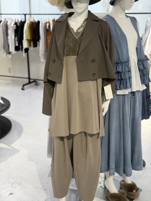 画像2: ●期間限定●ご予約10倍ポイント対象●ayane26ss【11/21 LIVEアイテム】ポンチ素材チュニック丈フレアベスト（予約/2）