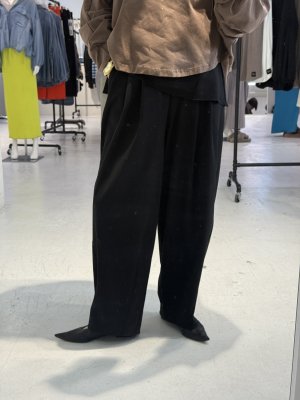 画像2: ●期間限定●ご予約10倍ポイント対象●ayane26ss【11/21 LIVEアイテム】ポンチ素材バレルレッグパンツ（予約/2）