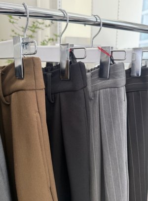 画像2: ●カジュアルにもきれい目にも◎【12/2 LIVEアイテム】裏起毛タックワイドパンツ