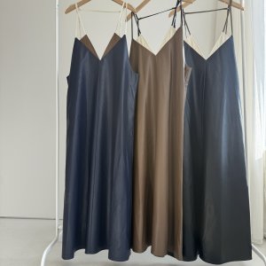 画像1: ●年末年始限定SALE●【12/28 LIVEアイテム】●バイカラーレザーライクキャミワンピ （メーカー確認後確保）