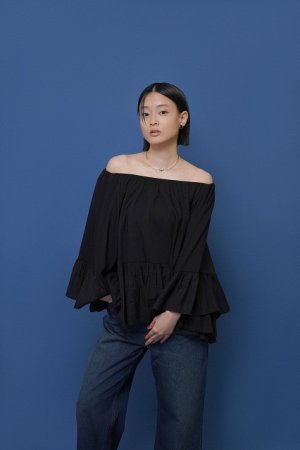 画像2: ●期間限定/ご予約10倍ポイント●【1/23 CYAN TOKYO】ギャザーフレアオーバーブラウス（予約/4-5）