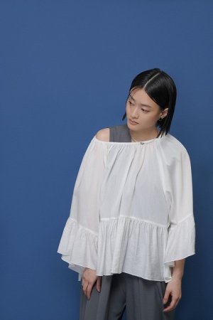 画像1: ●期間限定/ご予約10倍ポイント●【1/23 CYAN TOKYO】ギャザーフレアオーバーブラウス（予約/4-5）