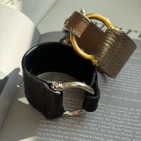 ●バレンタイン送料無料クーポン対象（クーポンは対象外アイテムには使用できません）●ご予約5倍ポイント対象●【2/14 LIVEアイテム】本革ワイドバングル（予約/5-6月）