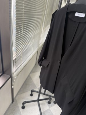 画像2: ●メーカー在庫限り●【3/31 LIVEアイテム】ストレッチジョーゼットノーカラージャケット（セットアップ可能）