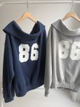 画像1: ●期間限定●生産枠に限りあり●【4/8LIVEアイテム】ナンバーロゴオフショルスエット（予約/5月） (1)