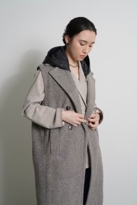 ●期間限定●ご予約10倍ポイント●【4/18LIVEアイテム】CYAN TOKYO ●スライバーノースリコート（予約/9-10月）