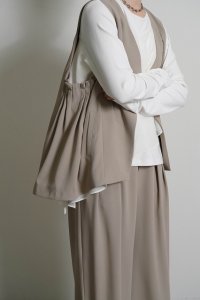 ●期間限定●ご予約10倍ポイント●【4/18LIVEアイテム】CYAN TOKYO ●アームプリーツジョーゼットベスト（予約/8-9月）