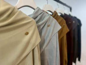 画像7: ●期間限定●ご予約10倍ポイント●【4/20LIVEアイテム】PRIORITY ●ストール付ニット（予約/8-9月）