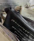 画像16: ●受注生産/フリー入荷ありません●ご予約10倍ポイント【6/22ご紹介アイテム】本革メッセージデザインクロスボディ（予約/10月） (16)