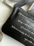 画像7: ●受注生産/フリー入荷ありません●ご予約10倍ポイント【6/22ご紹介アイテム】本革メッセージデザインクロスボディ（予約/10月） (7)