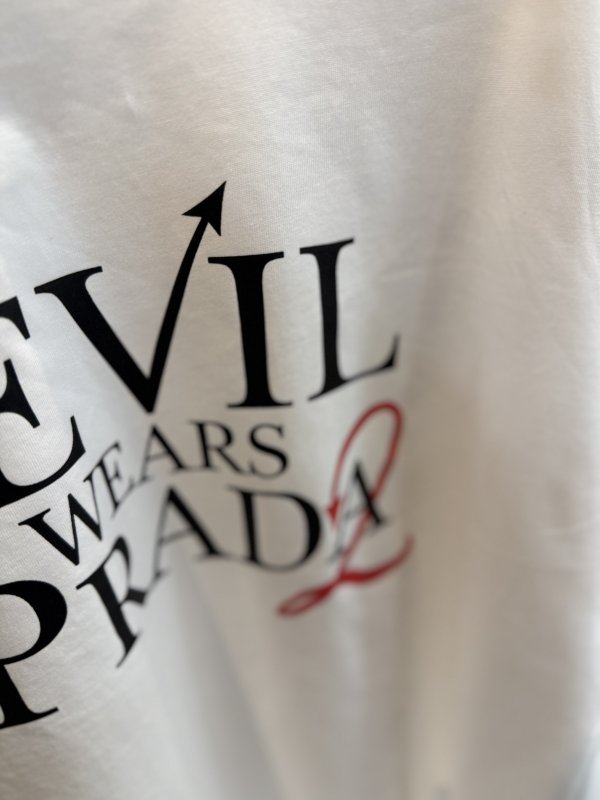 画像3:  プラダを着た悪魔シリーズ   ご予約ポイント10倍   【10/21 LIVE / Margaux Viintage】THE DEVIL WEARS PRADA2 TEE/LOGOTYPE（予約/3-4） (3)
