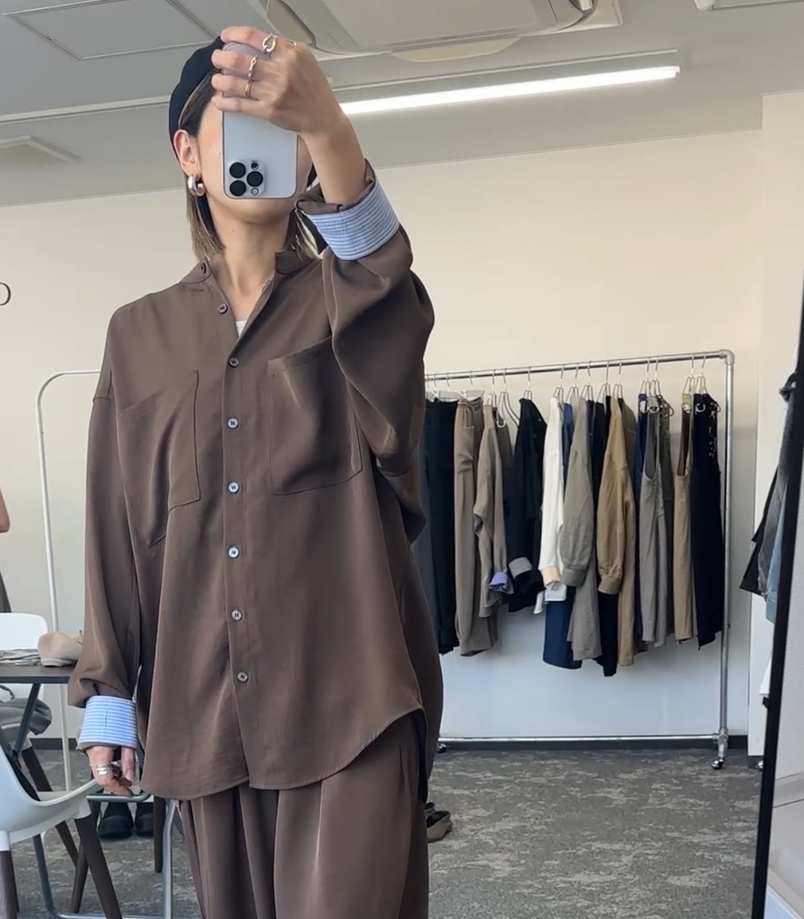 ●CYAN TOKYO●期間限定●ご予約5倍ポイント対象●【10/17 LIVEご紹介アイテム】アームドレープグロッシーオーバーシャツ（予約/2-3）