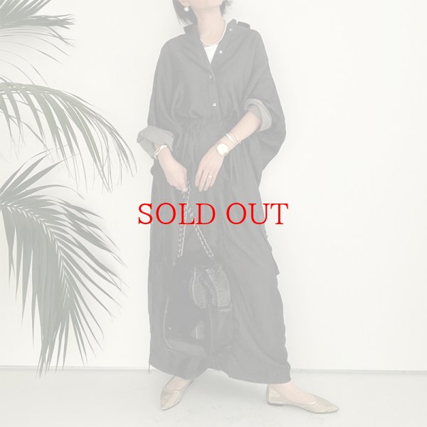 画像4: ●テロテロ素材●【LIVEご紹介アイテム】ブラックデニムカーゴスカート(セットアップ可能) (4)