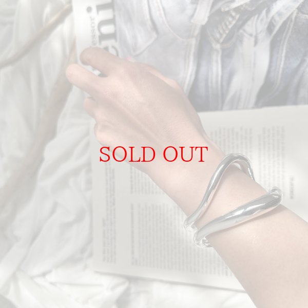 画像2: ◆存在感と抜け感●【LIVEご紹介アイテム】Wウエーブバングル (2)