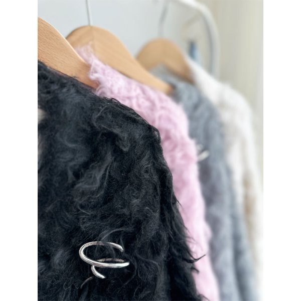 画像13: ●メーカー在庫限り●半額!!SALE●30日まで●【11/28 LIVEアイテム】●ブローチ付シャギーニットカーディガン (13)