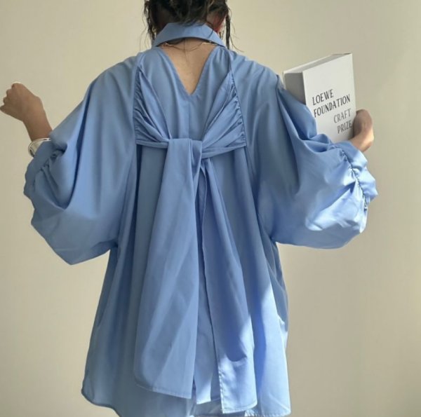 画像1: 【SALE LIVE ご紹介アイテム】バックリボン空色シャツ (1)