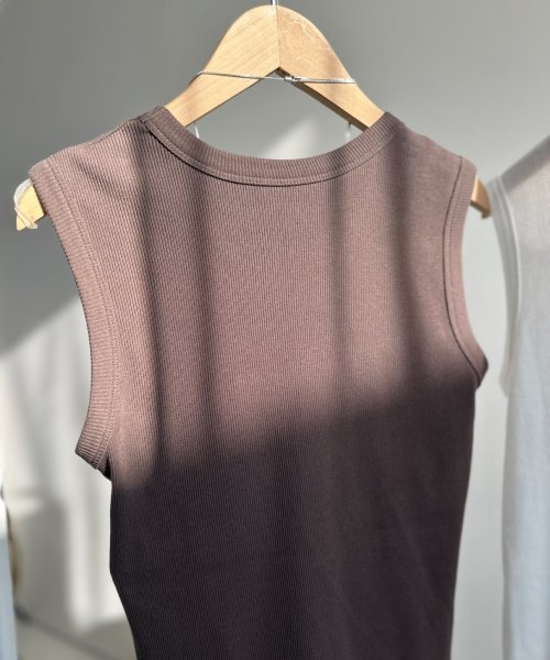 画像4: ●こっくり大人っぽいリブタンク●【LIVEご紹介アイテム】●大人のインナータンク●クルーネック細リブタンク(ブラウン) (4)