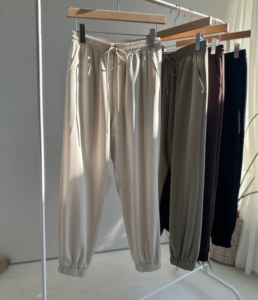 画像10: ●大人っぽとろみ素材と美シルエット●【3/24 LIVEご紹介アイテム】とろみジョガーパンツ (10)