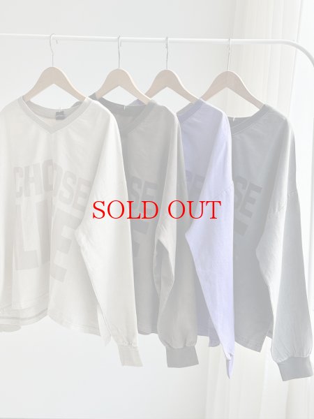 画像2: ●20日で締切●BIGロゴが可愛い【LIVEご紹介アイテム】●BIGロゴVネックトップス (2)