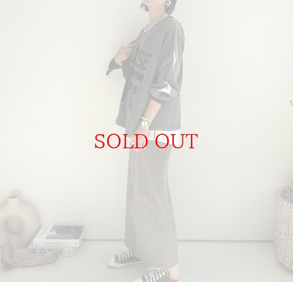 画像6: ●20日で締切●BIGロゴが可愛い【LIVEご紹介アイテム】●BIGロゴVネックトップス (6)