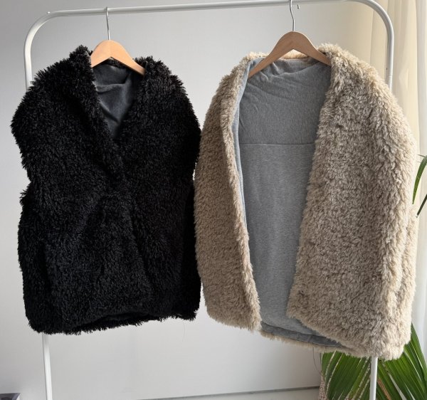 画像2: ●リバーシブル●【LIVEご紹介アイテム】●ボア×スエットリバーシブルショールベスト (2)