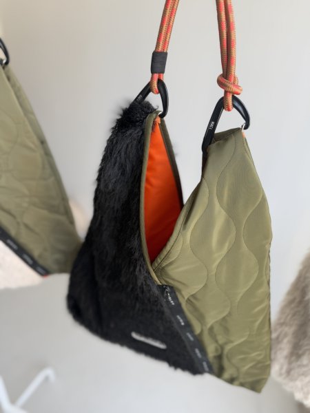 画像2: ●ファードッキングトライアングルバッグ【LIVEアイテム】 (2)