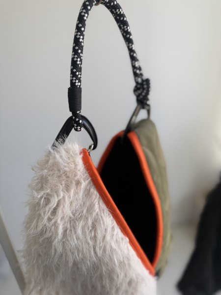 画像4: ●ファードッキングトライアングルバッグ【LIVEアイテム】 (4)