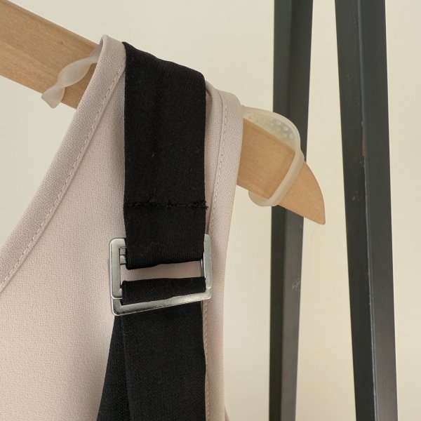 画像3: 【1/15 LIVEご紹介アイテム】●丈調整可能◎高身長さんにもオススメ!!深Vジャンパースカート/サロペット (3)