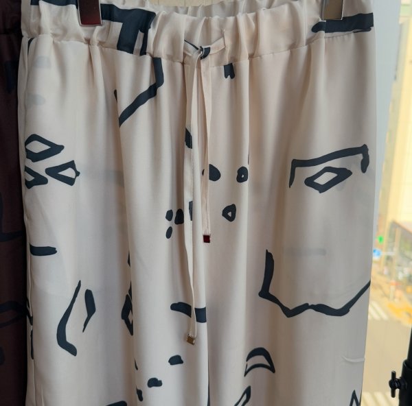 画像3: ●【6/3 LIVEアイテム】●素敵すぎる!!ニュアンスプリント柄パンツ (3)