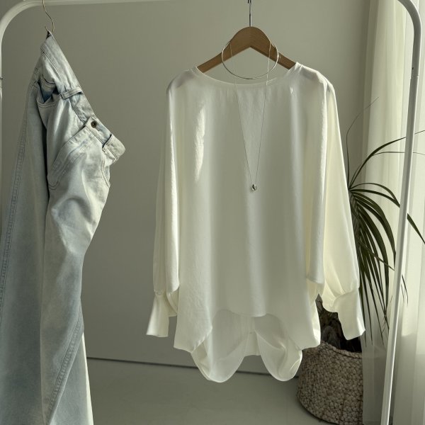 画像2: 【3/1 LIVEご紹介アイテム】裾ドレープデザイントップス (2)