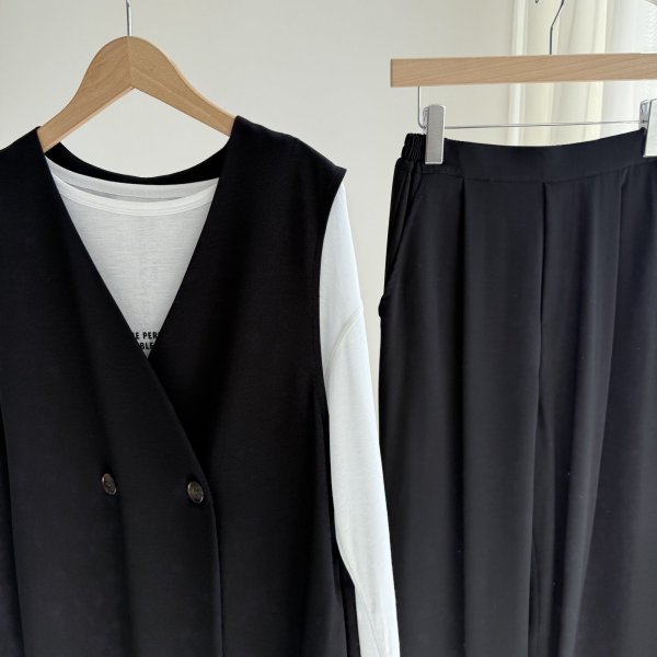 画像2: ●再展開!!●接触冷感で夏まで着られる【3/24&4/15 LIVEご紹介アイテム】クールタッチノーカラーベスト<セットアップ可能> (2)