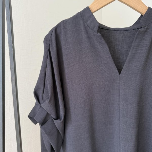 画像2: ●再展開!!接触冷感で夏まで着られる◎クールタッチSETUPシリーズ●【4/15 LIVEご紹介アイテム】クールタッチキーネックトップス<セットアップ可能> (2)