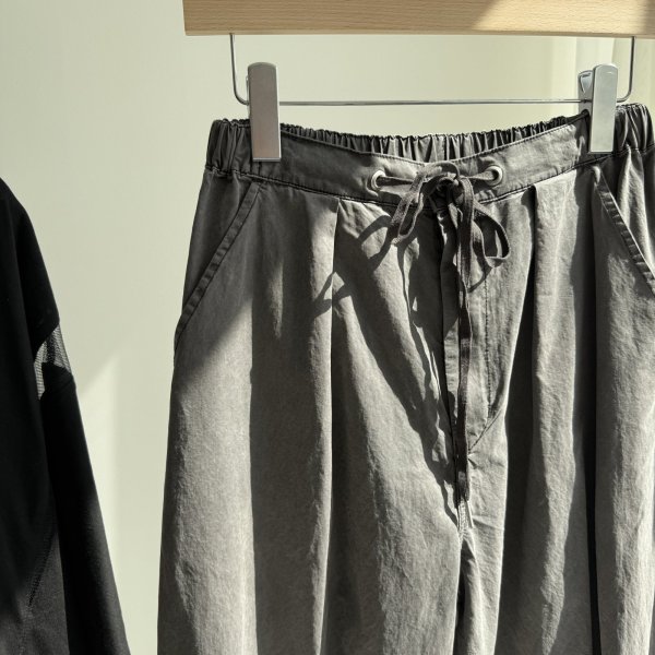 画像2: ●カジュアルすぎない大人カーゴ【5/10 LIVEご紹介アイテム】●ピグメントカーゴパンツ（ピグメントシアーロングシャツとセットアップもオススメ） (2)