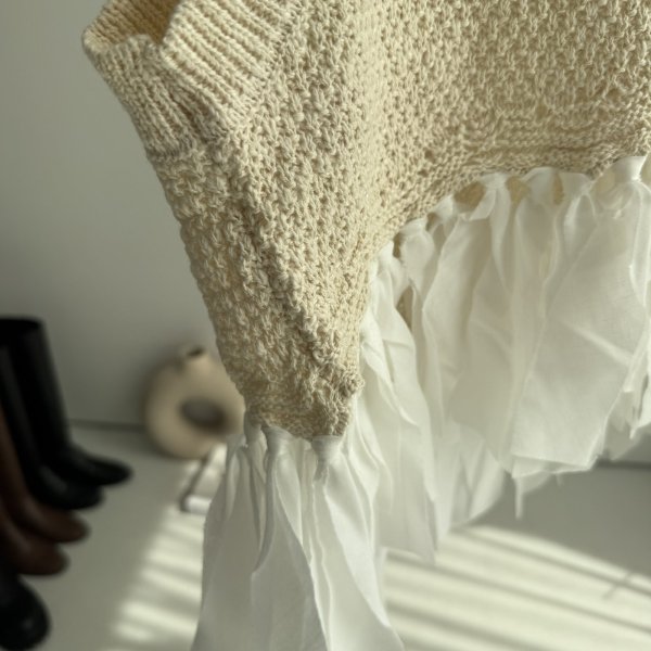 画像2: ●シンプルトップスやワンピにレイヤードもオススメ◎【5/10 LIVEご紹介アイテム】フリンジデザインニットベスト (2)