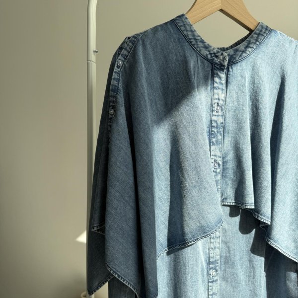 画像2: ●二の腕隠せるデニムシャツ【5/10 LIVEご紹介アイテム】●ケープデザインデニムシャツ (2)